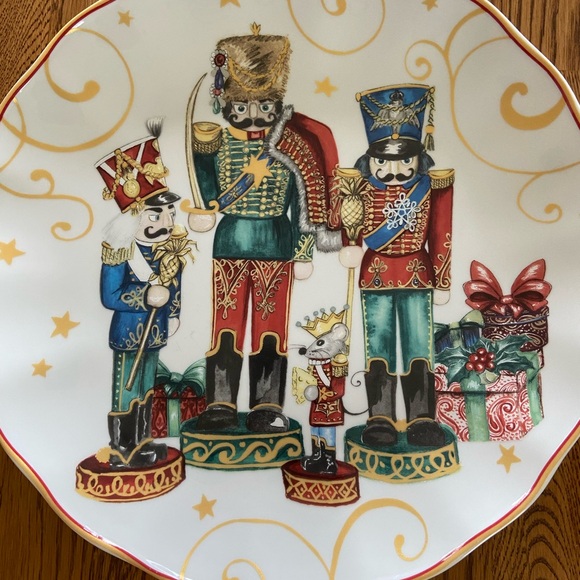 William Sonoma Nutcracker Plates - Picture 4 of 6